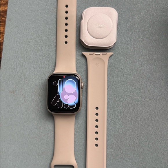 Apple Smartwatch Series 7 - Picture 1 of 7